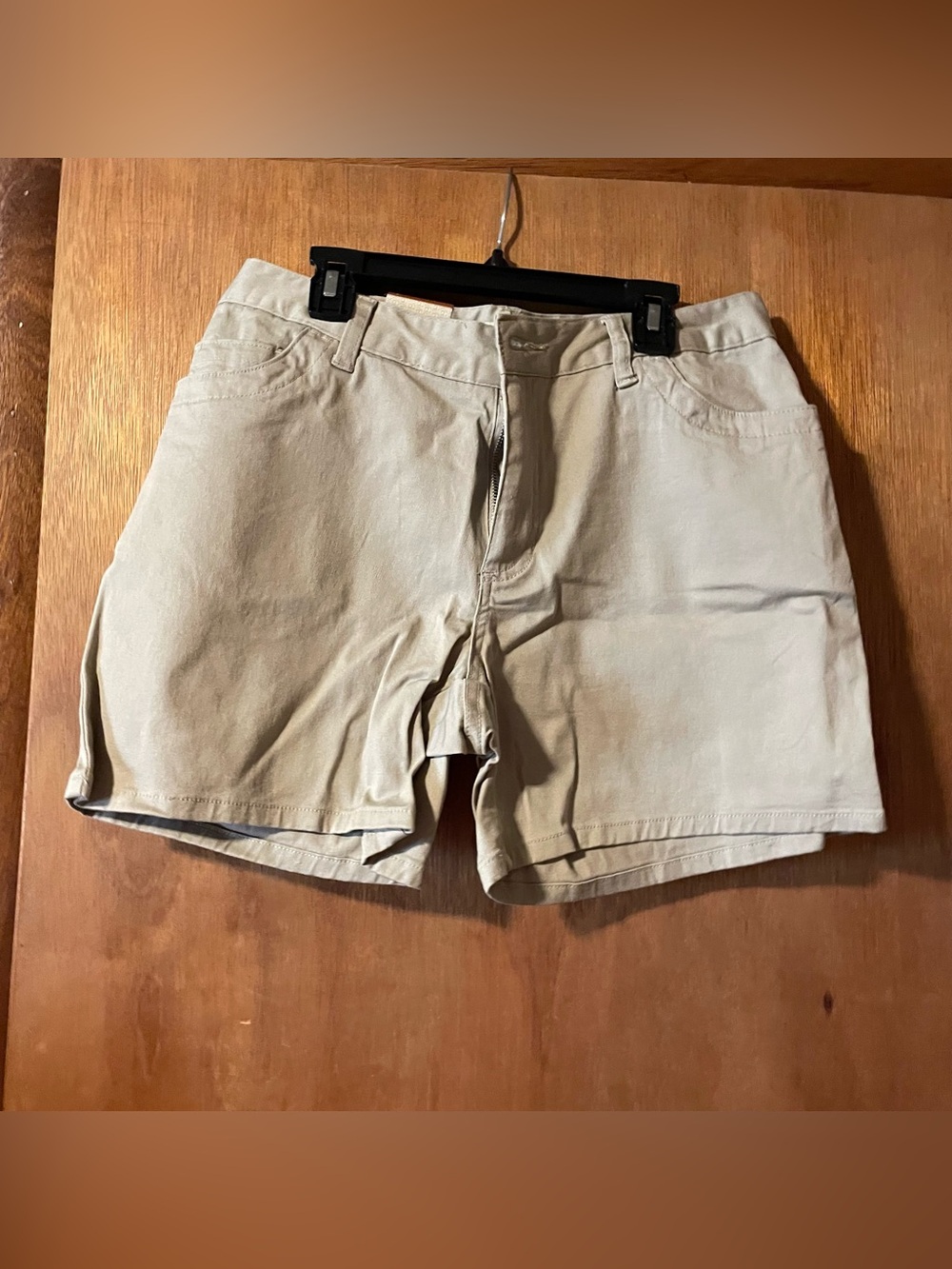 Vintage 90’s Cherokee Women’s Khaki Shorts. Relaxed Fit. Size 6. New With Tags